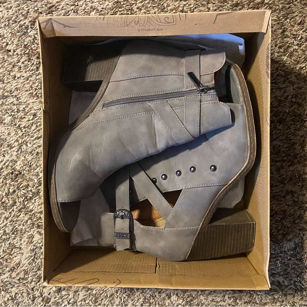 5/$25 | Buckle | Ankle Boots with Cutout Design